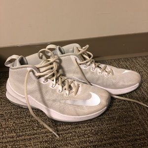 Nike AIRMAX Infuriate Basketball Shoes